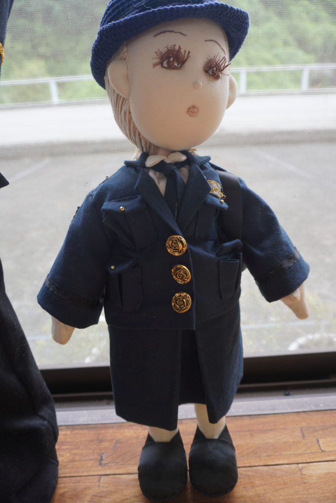 五ヶ瀬のジャージー人形の警察官の画像2