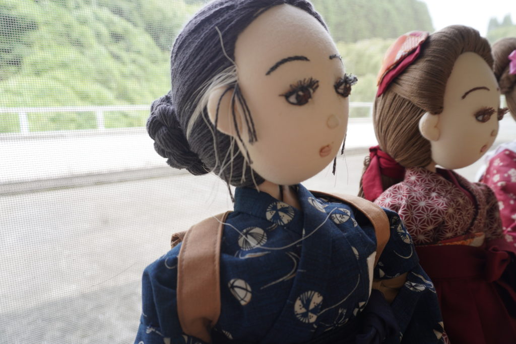 五ヶ瀬のジャージー人形の花子とアンの白髪の画像